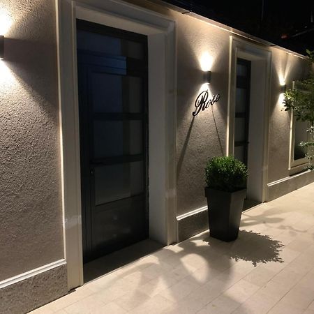 Rose Downtown Lägenhet Podgorica Exteriör bild
