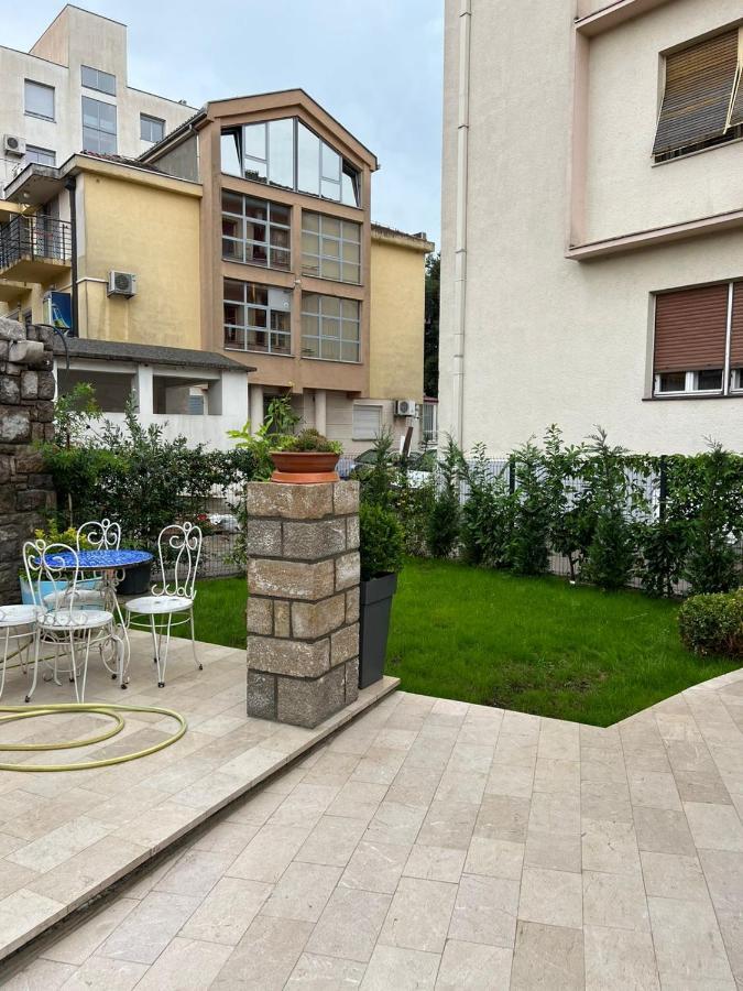 Rose Downtown Lägenhet Podgorica Exteriör bild