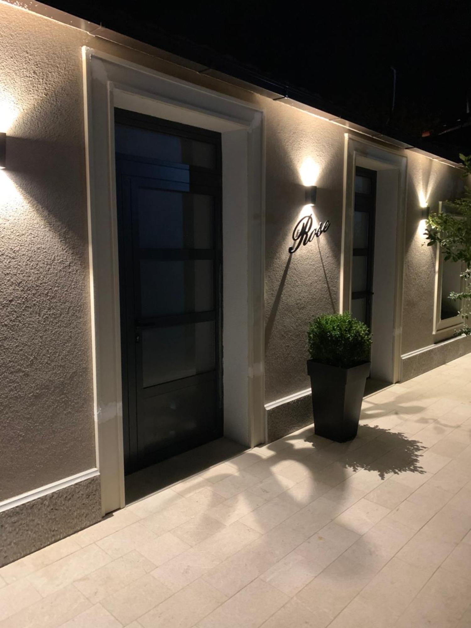Rose Downtown Lägenhet Podgorica Exteriör bild