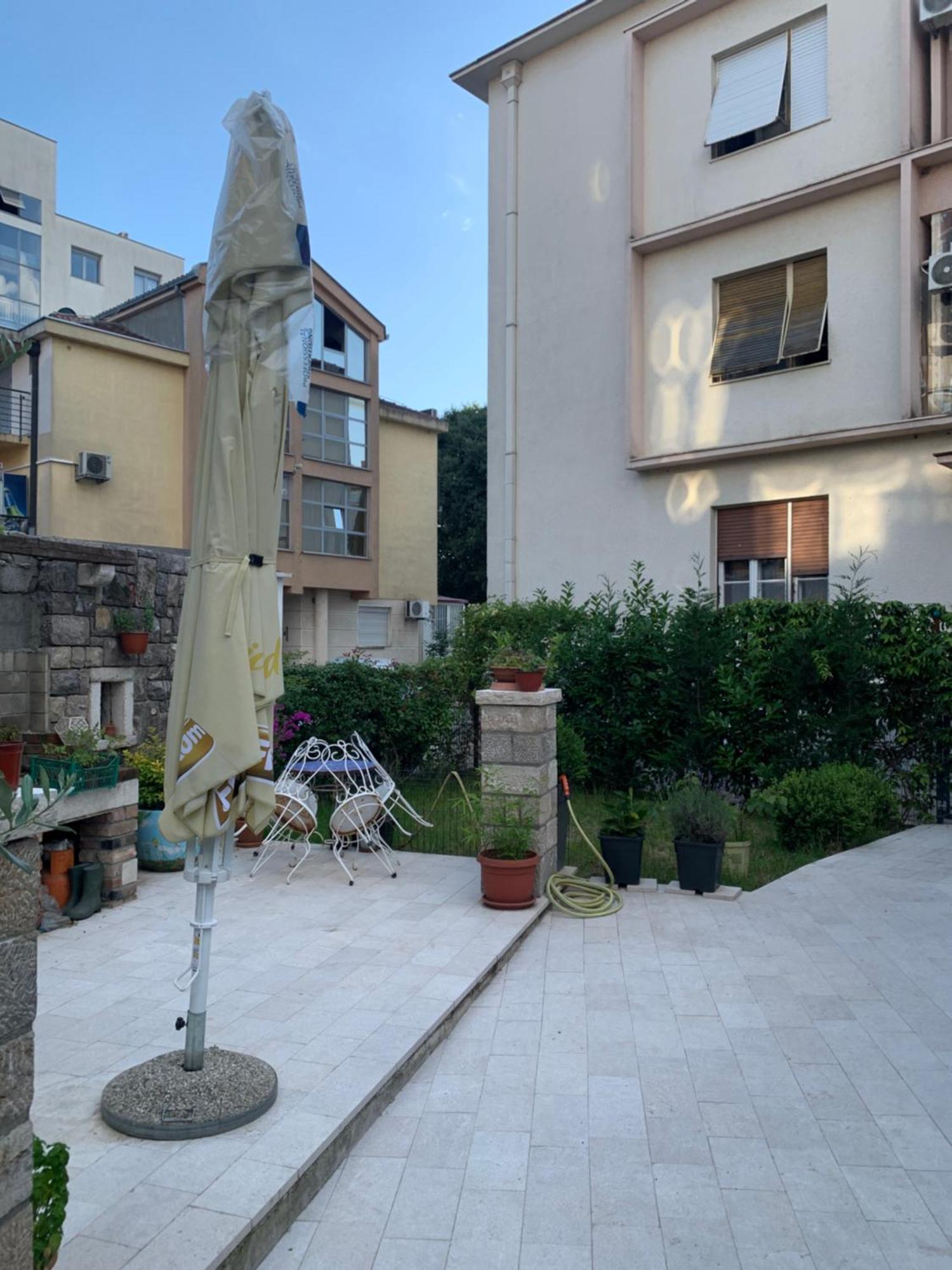 Rose Downtown Lägenhet Podgorica Exteriör bild