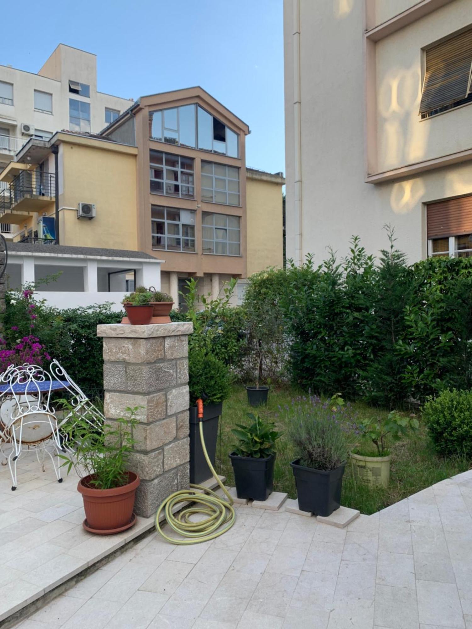 Rose Downtown Lägenhet Podgorica Exteriör bild